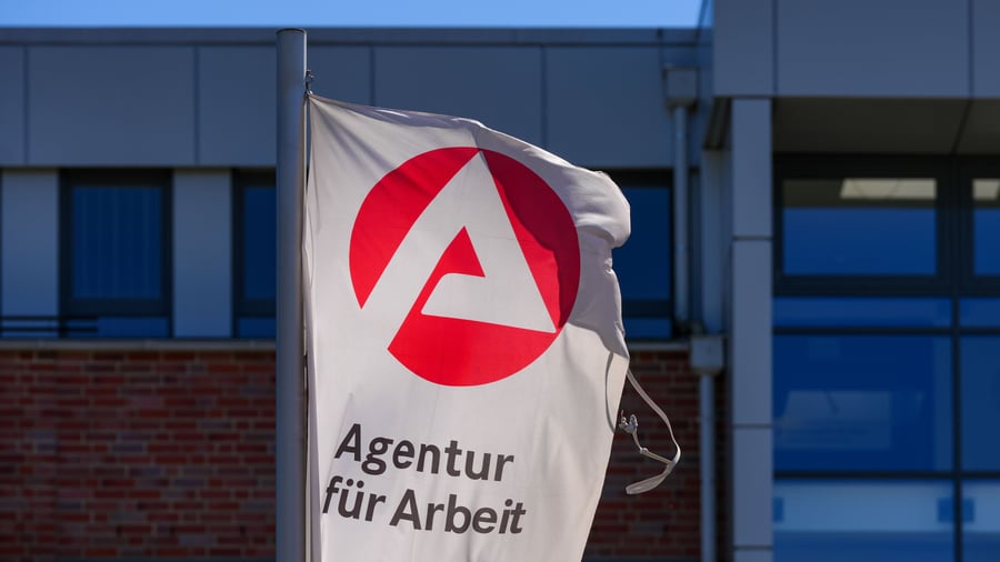 Arbeitsmarkt: Bundesagentur für Arbeit steuert auf Milliardendefizit zu