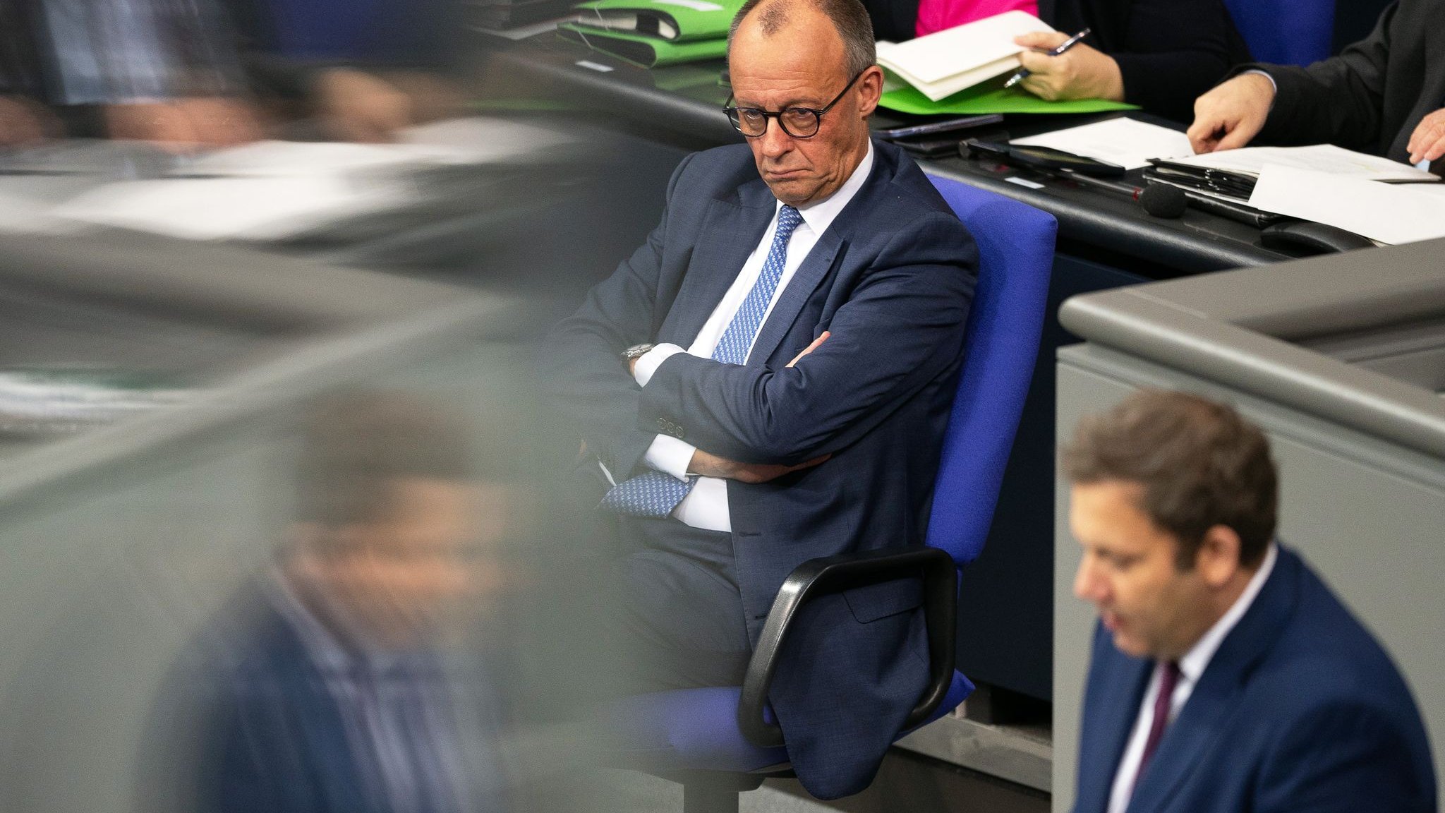 Finanzen: Bundestag beschließt Haushalt 2026 mit hohen Schulden