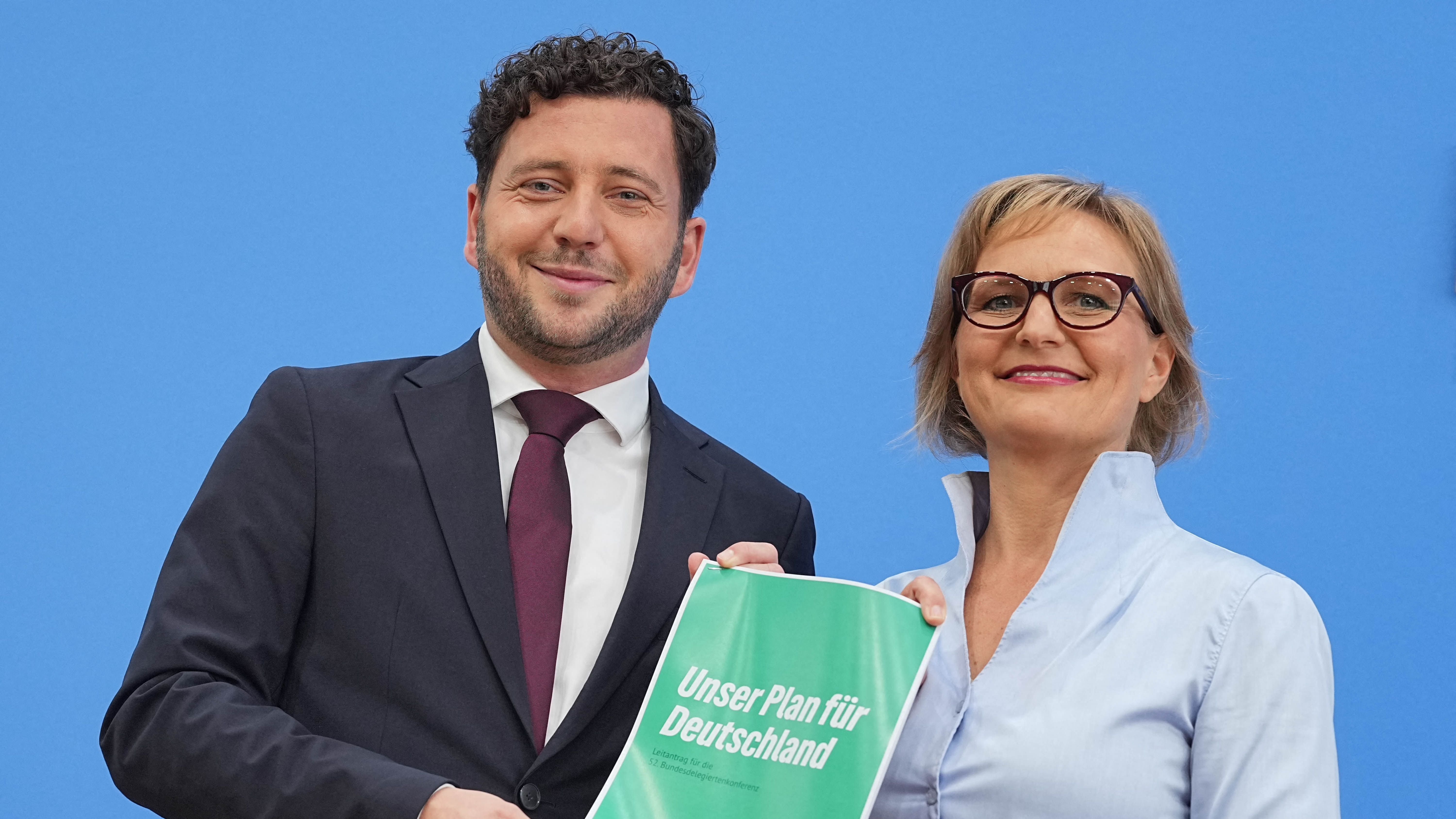 Parteitag: Grüne planen Staatsumbau und neue Steuern gegen Rechtsruck
