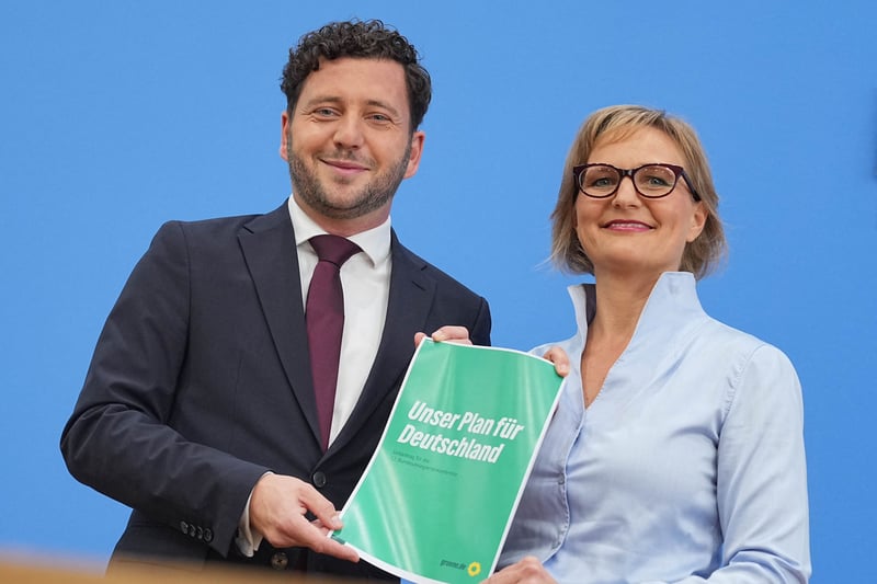 Parteitag: Grüne planen Staatsumbau und neue Steuern gegen Rechtsruck