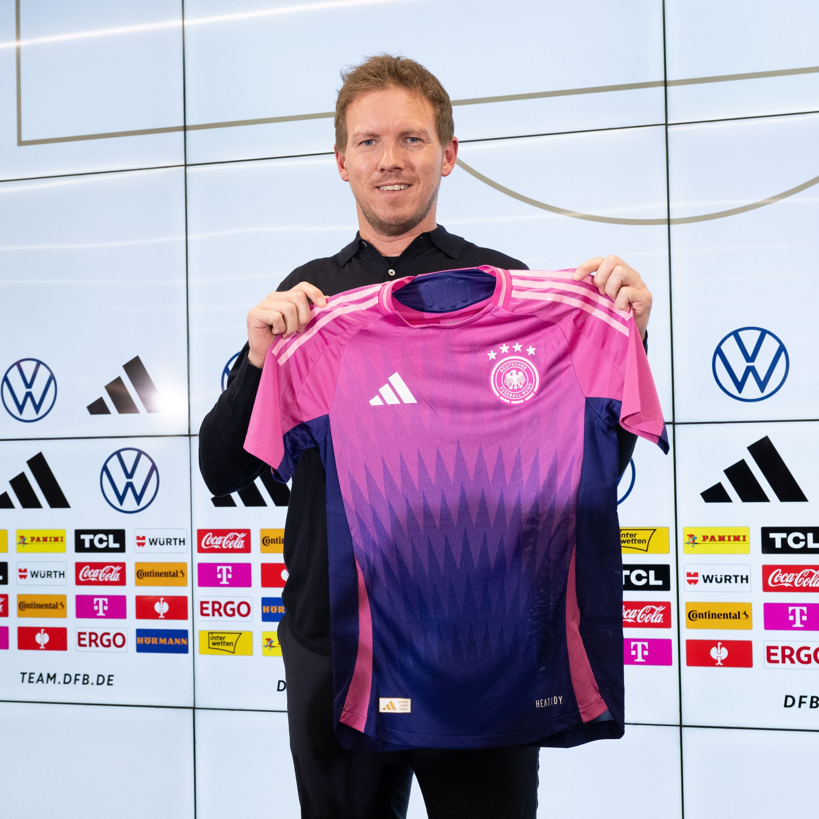 800 Millionen Euro Deal Nike lost Adidas als DFB Ausruster ab