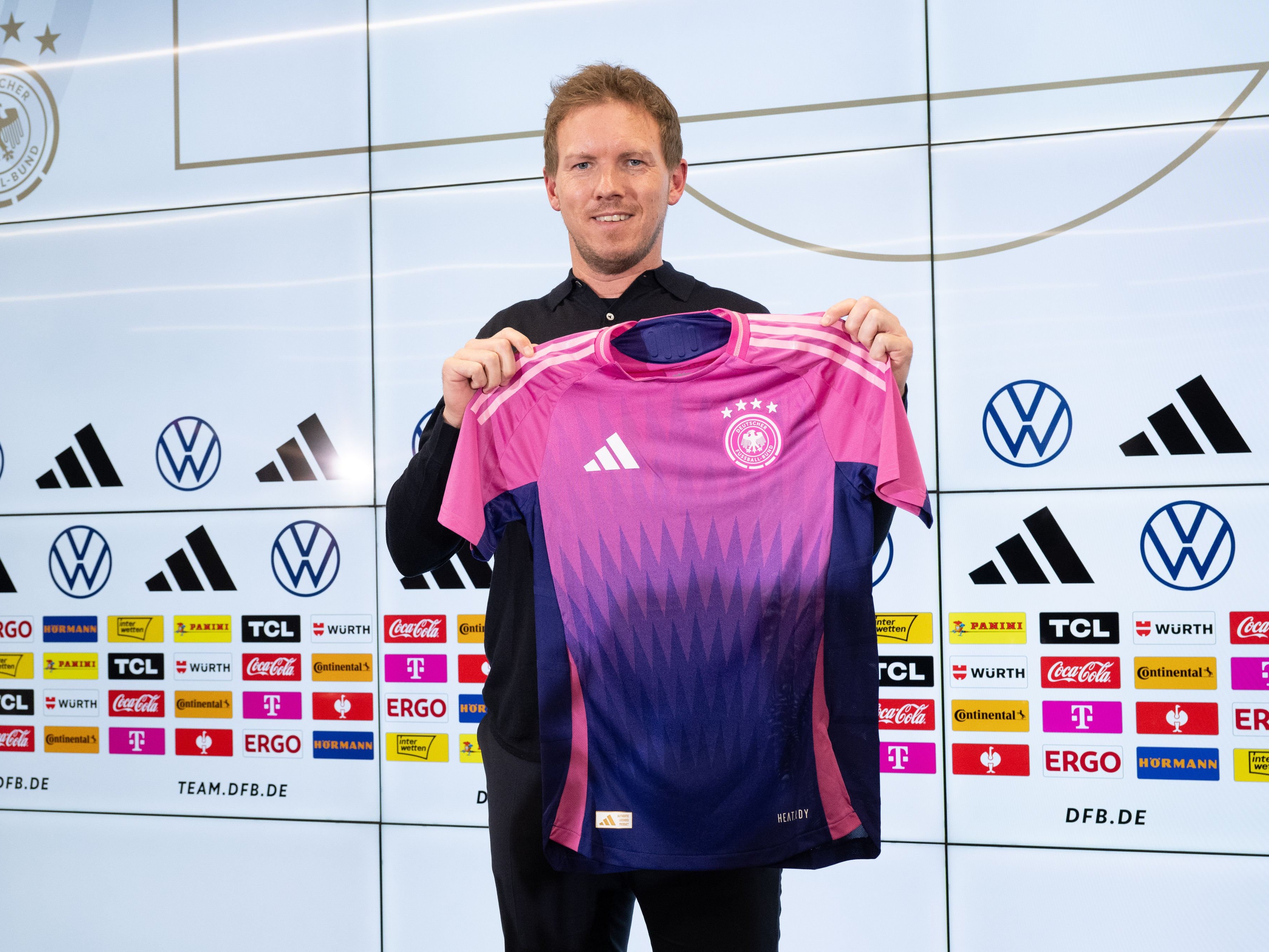 800 Millionen Euro Deal Nike lost Adidas als DFB Ausruster ab