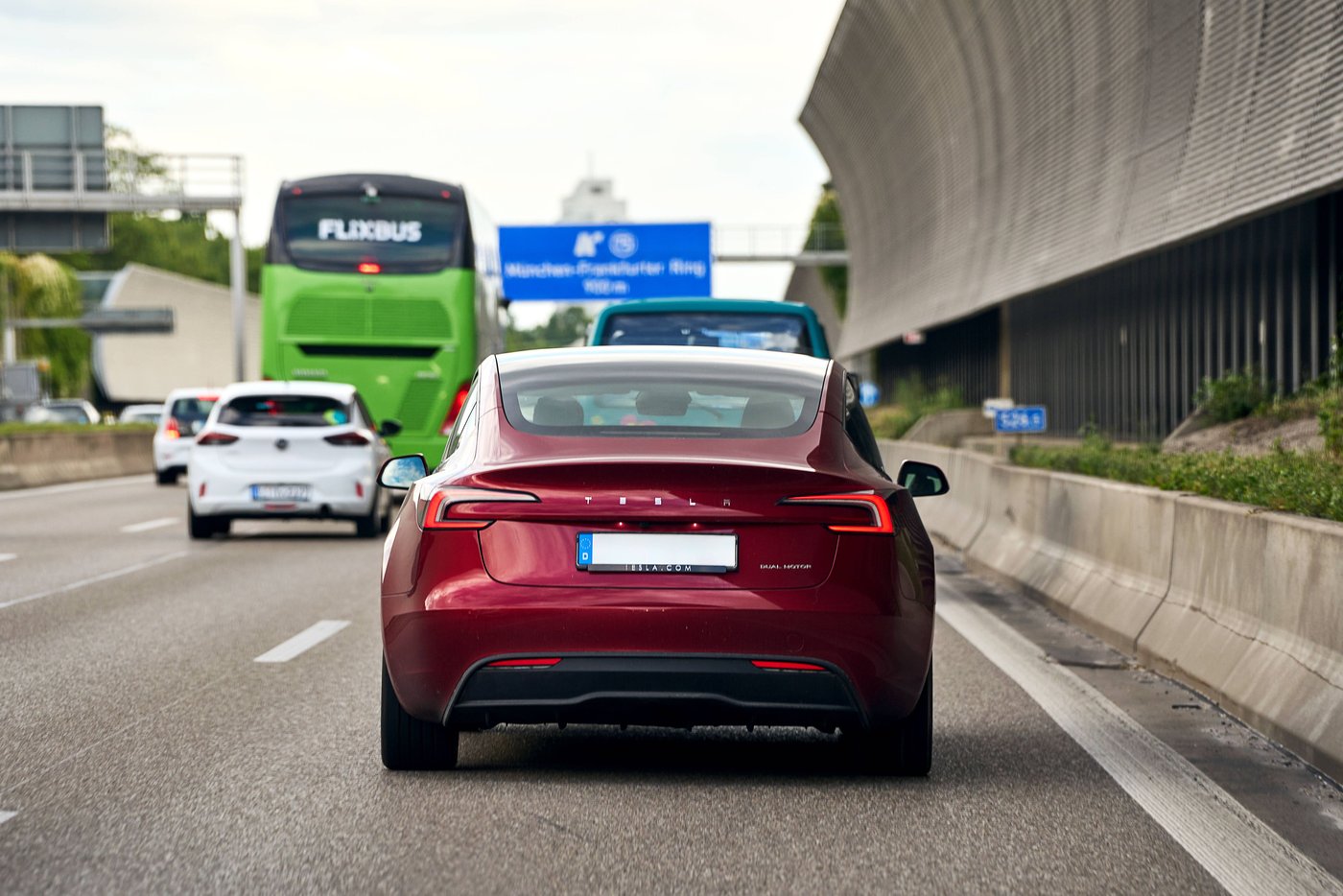 Tesla Fans Blamieren Sich: Autopilot Testfahrt Scheitert Nach Nur 100 Kilometern - 4iv5bob