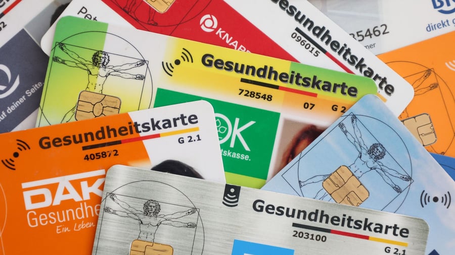 Versicherungen: Krankenkassen 2025 im Plus – Ausgaben steigen