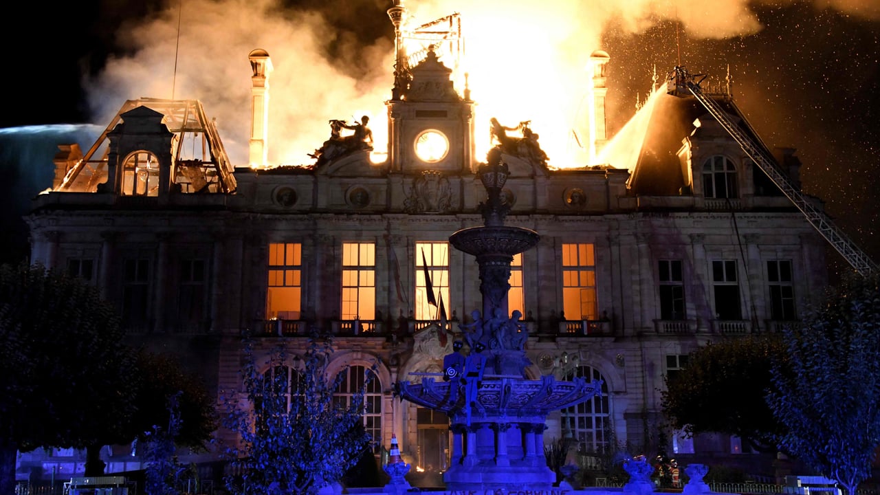 Sozialkonflikte: Eskalationen in Frankreich – Vance sieht Einwanderungspolitik als Grund