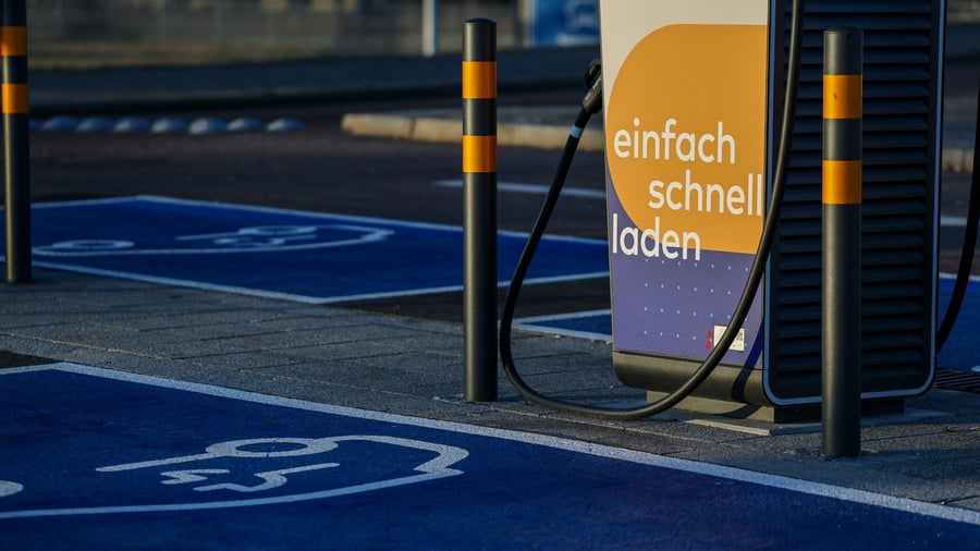 Mobilität: Bundestag beschließt Start der E-Auto-Prämie ab Januar 2026