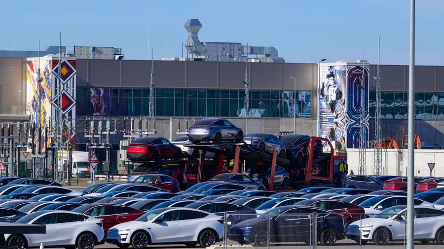 Elektroauto-Vorreiter: Tesla will Gas geben: 1.000 neue Mitarbeiter in Grünheide