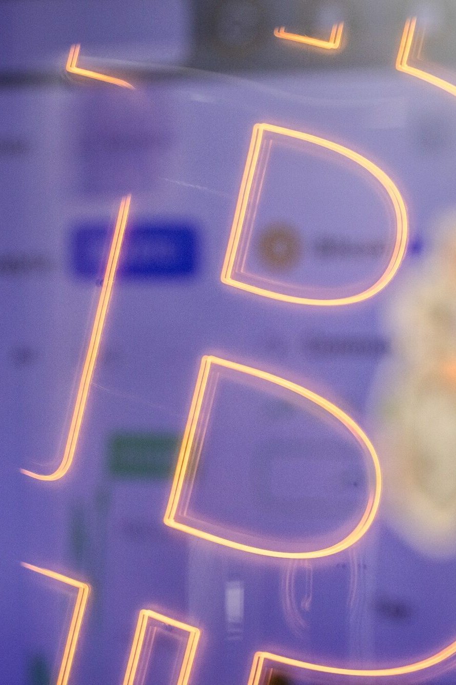 Kryptowährung: Der Bitcoin erreicht ein neues Rekordhoch – auch Ethereum  boomt