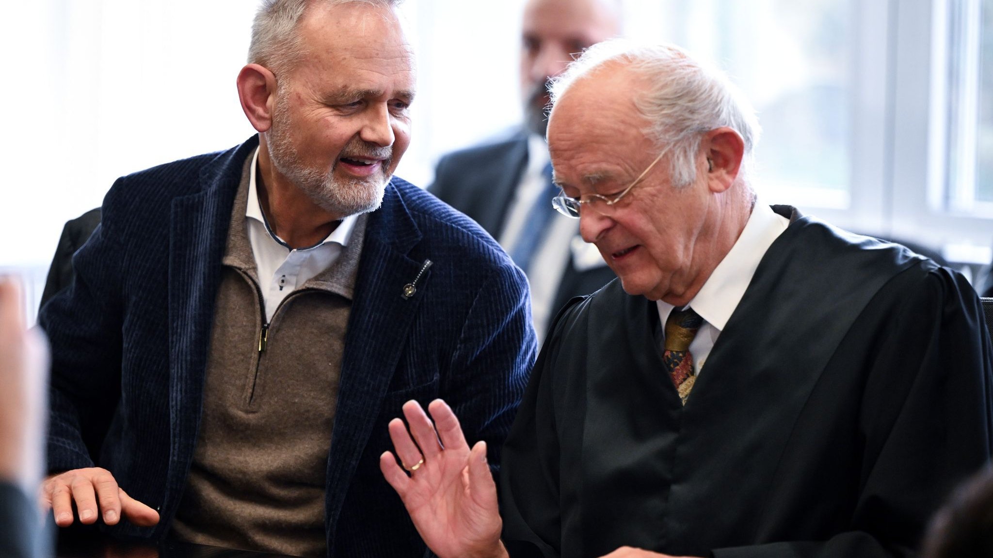 Chefarzt gegen Kirche: Streit um Abtreibungsverbot - Teilerfolg f&uuml;r Chefarzt