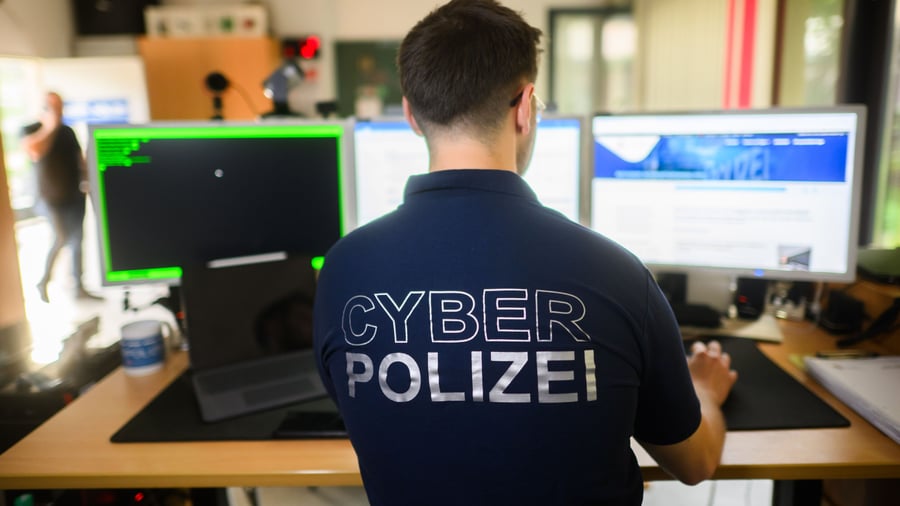 Anthropic: Deutsche Politiker und Sicherheitsbehörden fordern schärfere Regeln für riskante KI-Modelle