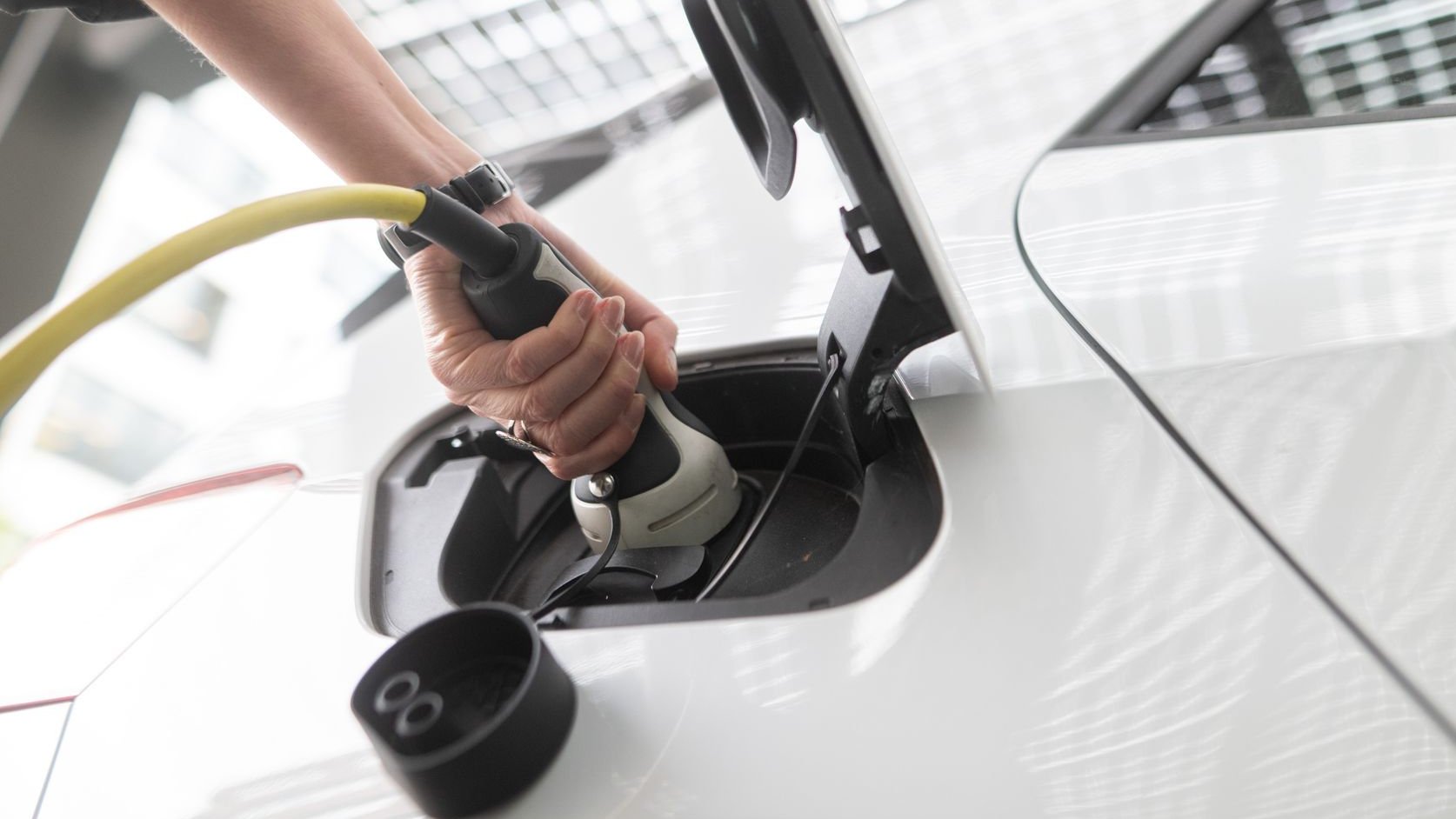 EU electric car share in new registrations reaches record level