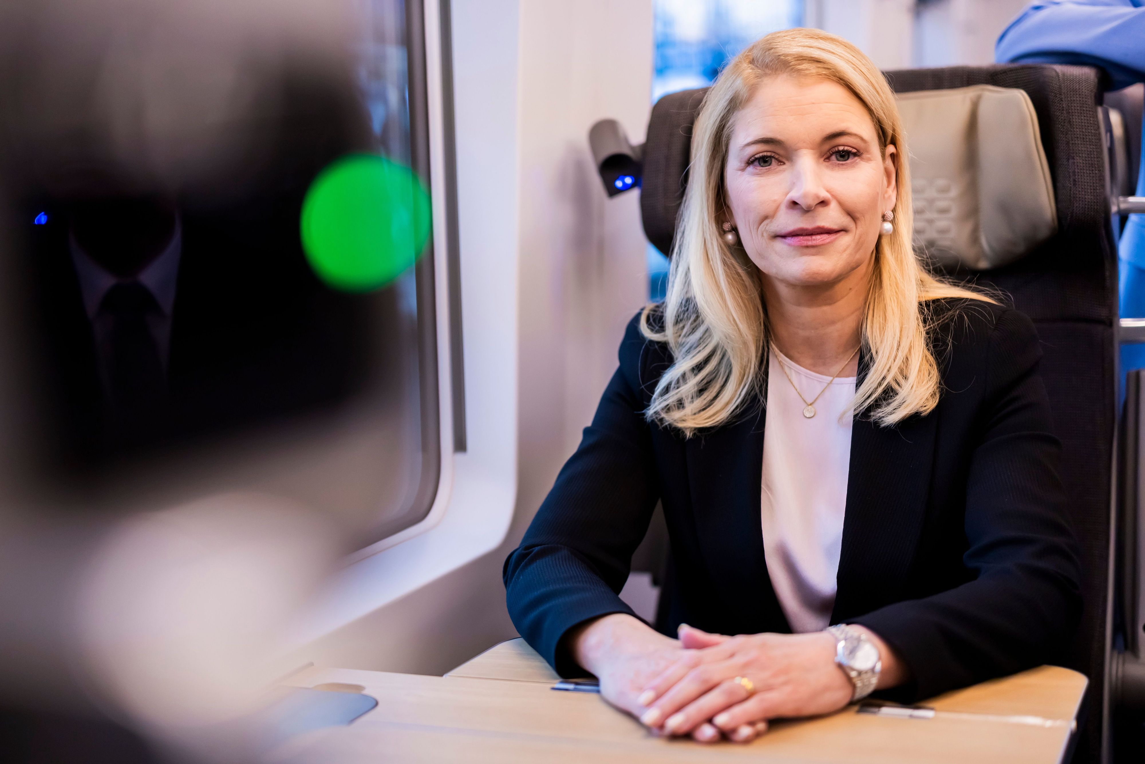 Image for Kommentar: Bahn-Chefin Palla kehrt die Treppe von oben nach unten