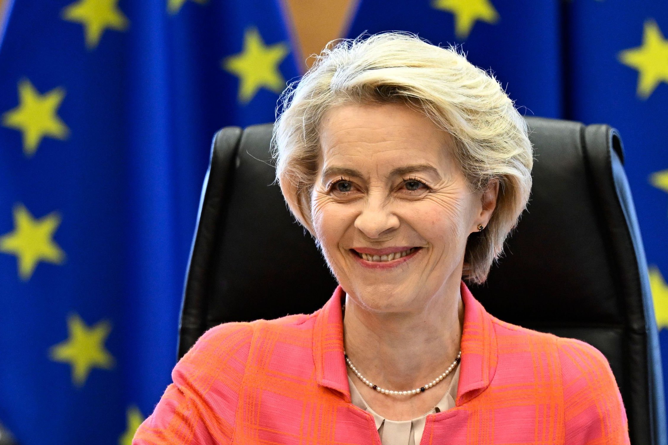 EU: Ursula von der Leyen übersteht Misstrauensantrag