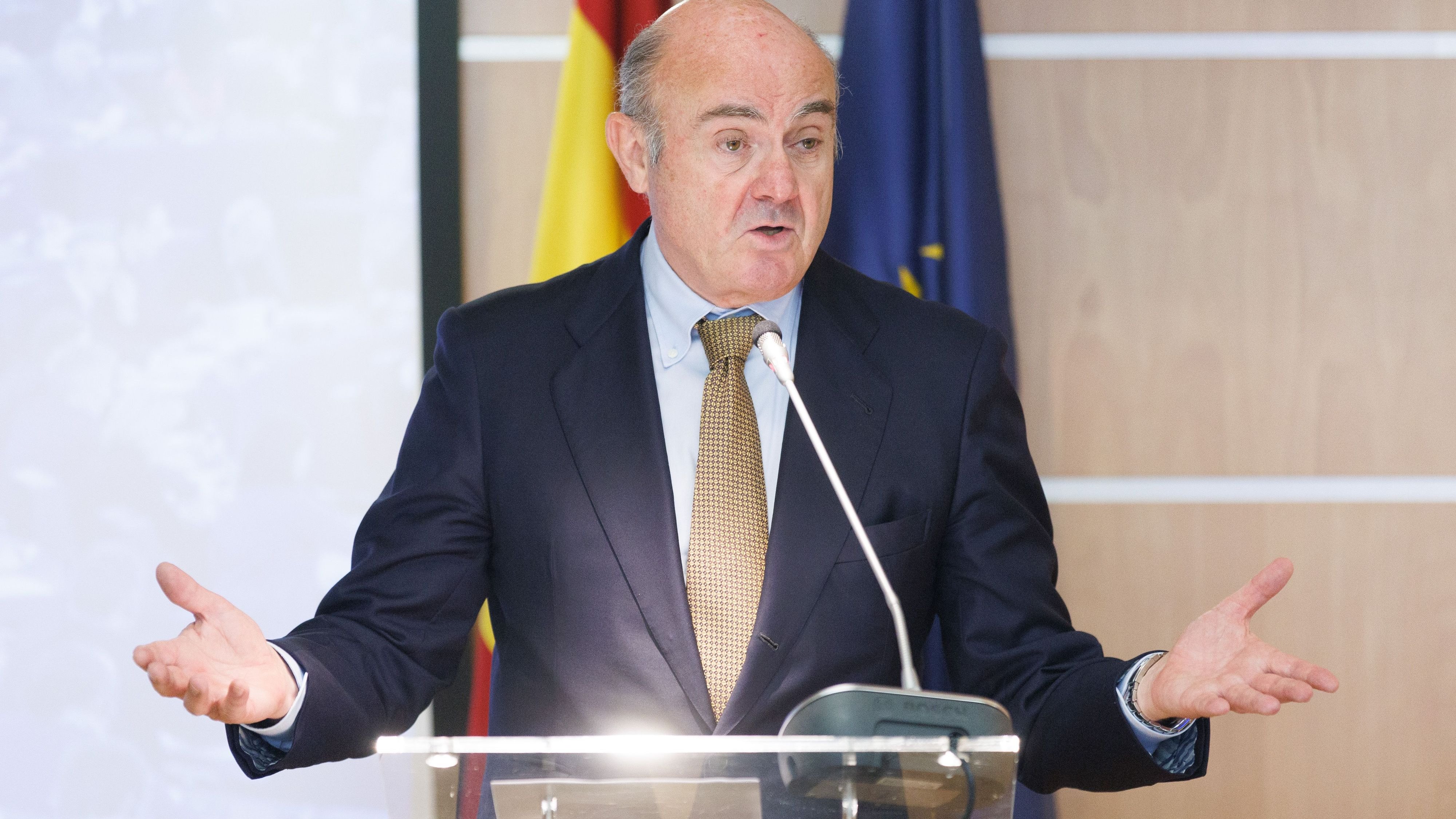 Guindos alerta sobre riesgos en mercados tras rally tecnológico, a pesar de inflación controlada