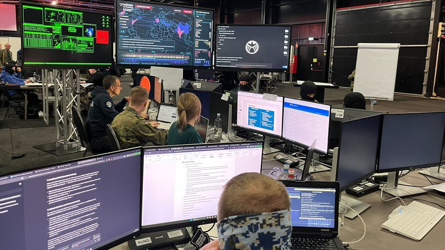 Verteidigung: Abwehr von KI-Angriffen: 45 Länder trainieren gemeinsam