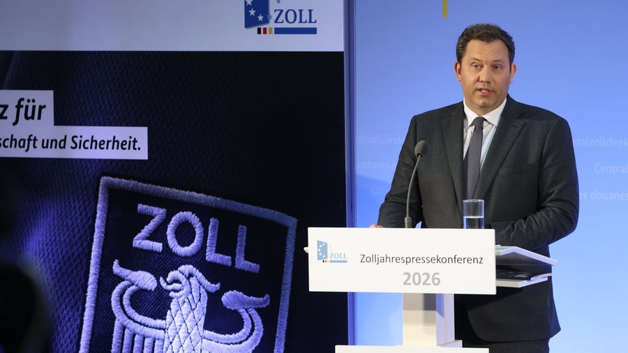 Zoll-Jahresbilanz: Paketflut und Schwarzarbeit - Zoll soll gestärkt werden