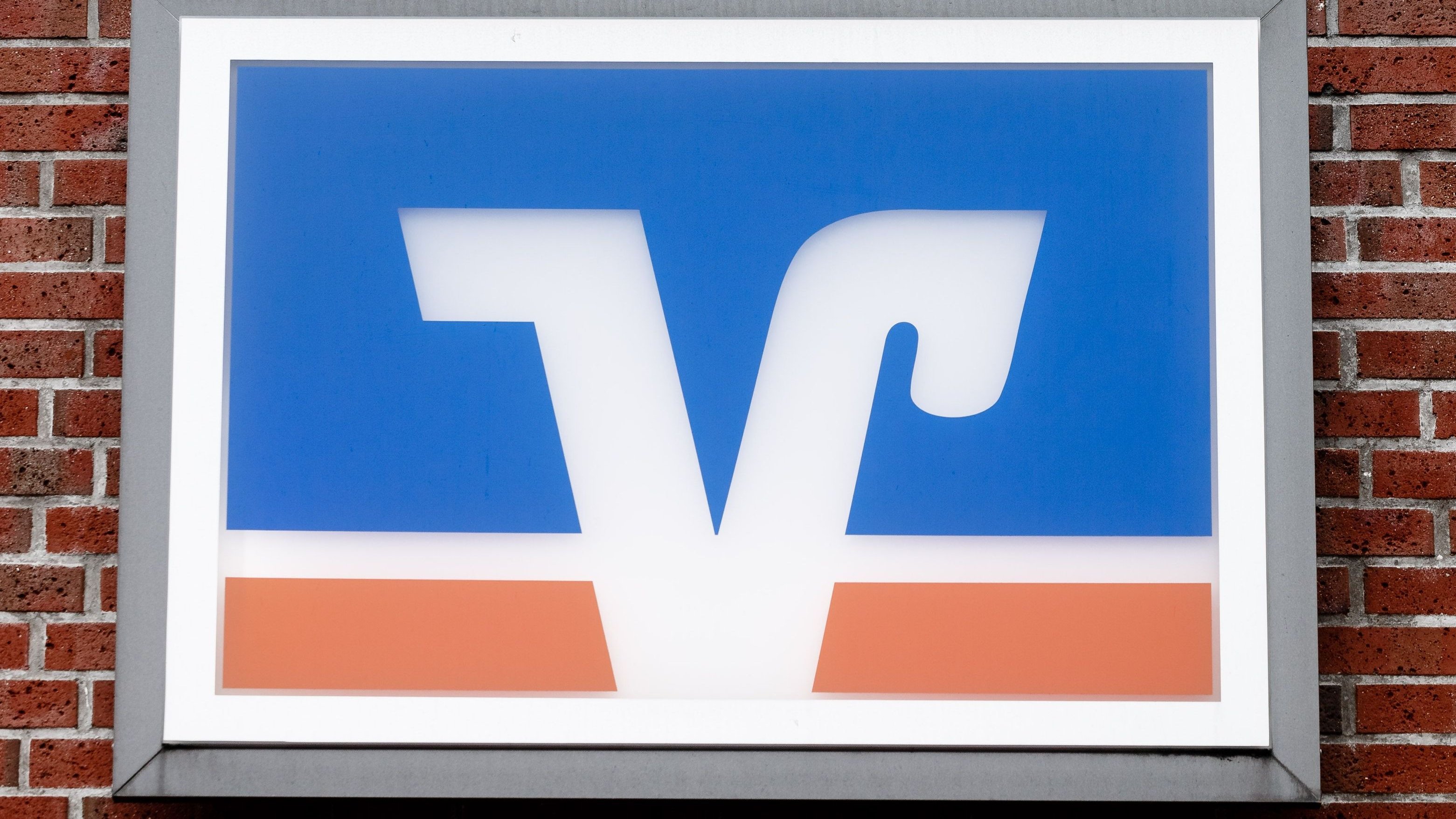 Heiner Arnoldi: Volksbank Brawo holt Sanierungsexperten nach Strategieschwenk