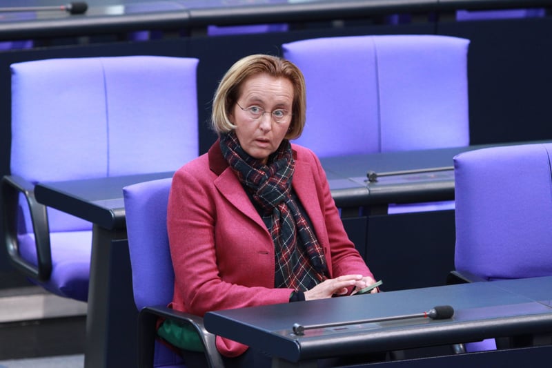 Politische Debatte: Gereizte Stimmung im Bundestag – Ordnungsrufe ...