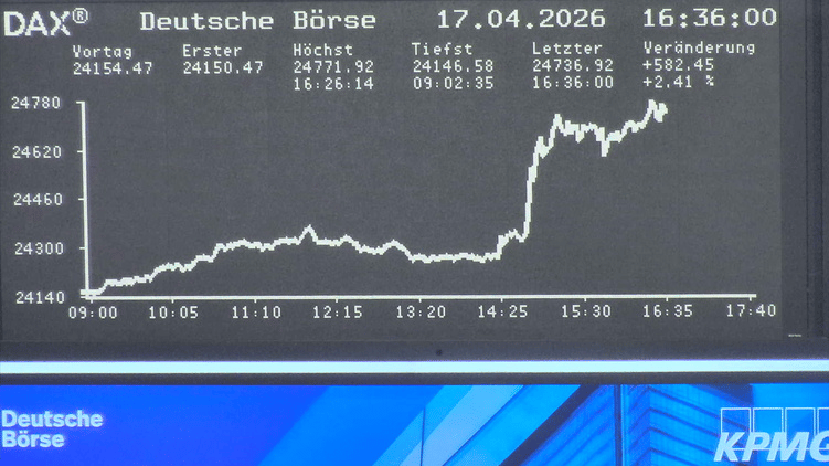 Dax aktuell: Dax springt nach Hormus-Öffnung nach oben – Airline-Aktie gewinnt sechs Prozent