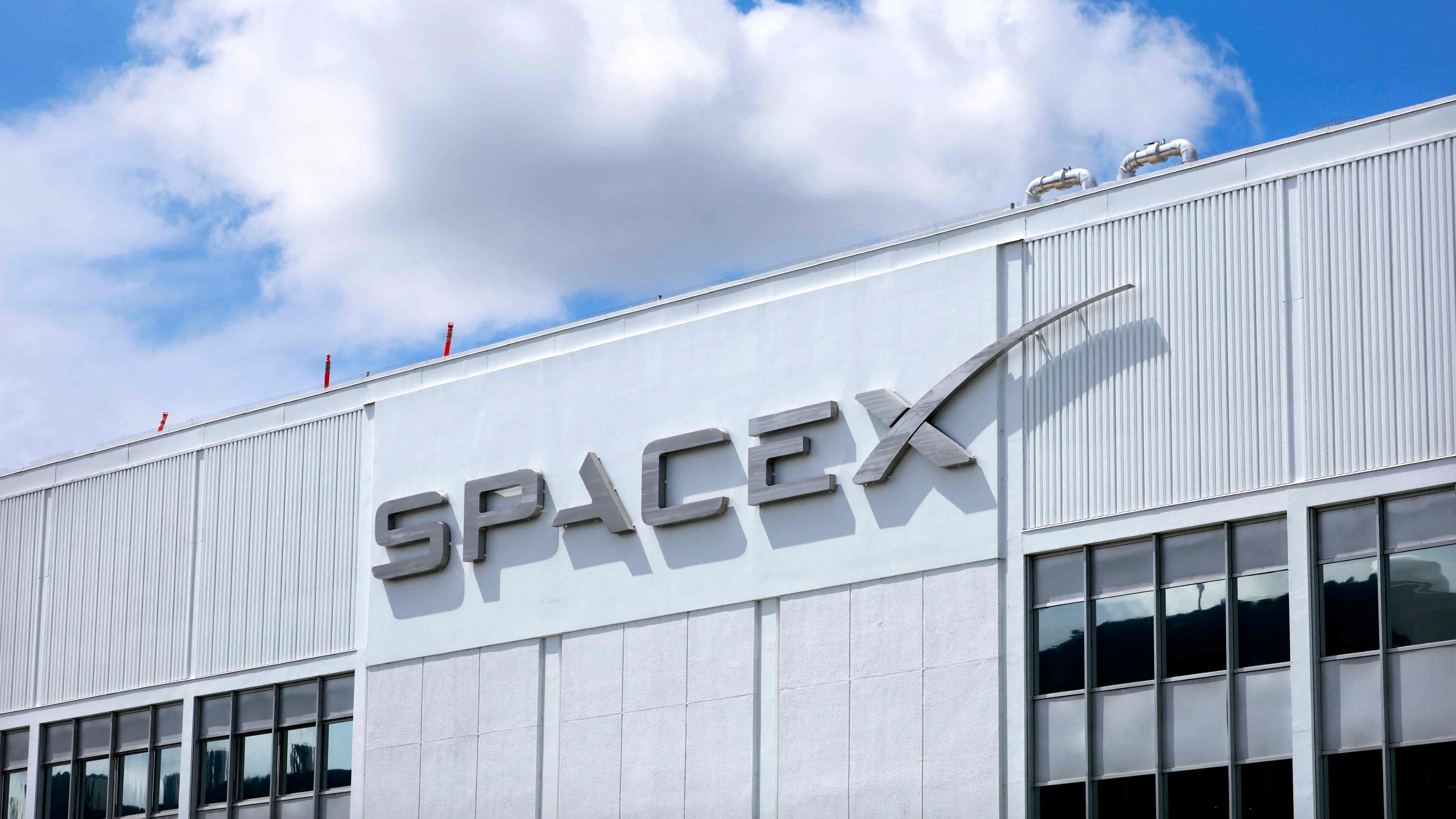 Raumfahrt: SpaceX peilt offenbar IPO mit Zwei-Billionen-Dollar-Bewertung an