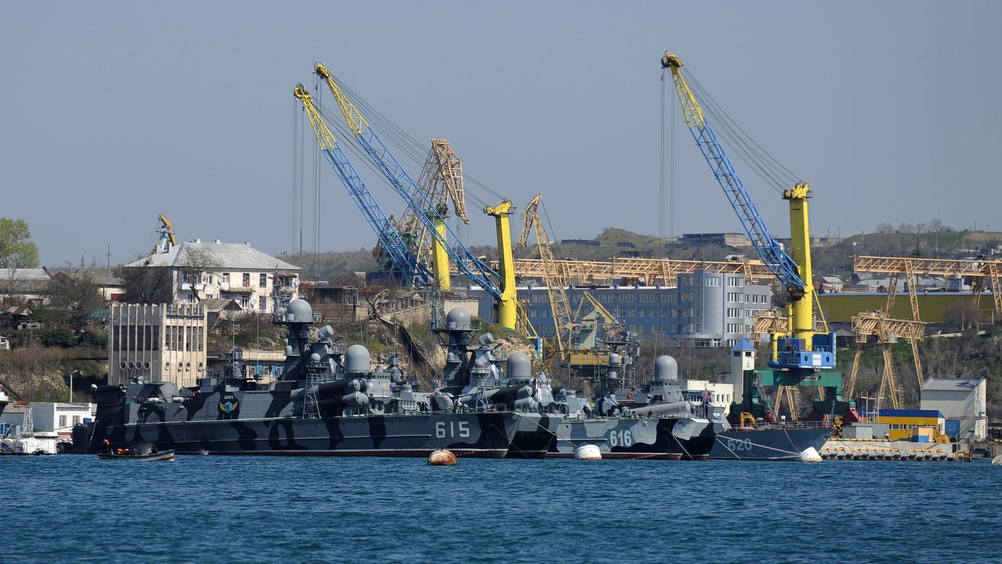 War in Ukraine: Report: Ukrainian attack hits oil depot in Crimea