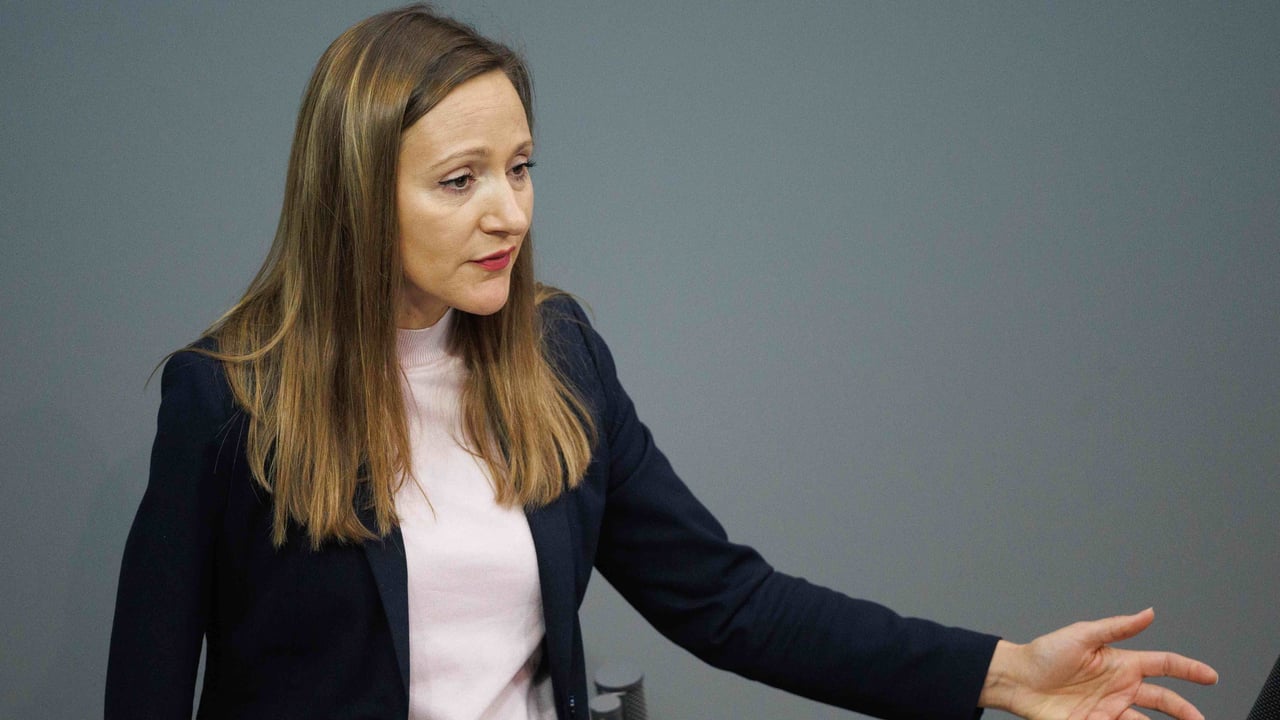 Krankmeldung: SPD kritisiert Linnemanns Vorstoß zur Kürzung von Kinderkrankentagen – „Setzt falsche Logik fort“