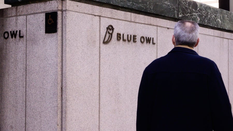 Investmentkonzern: Private-Credit-Sorgen: Blue Owl kämpft mit massiver Rücknahmewelle 