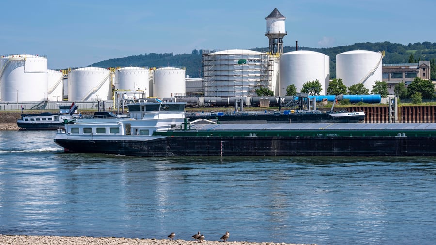 Hitzewelle: Niedrigwasser am Rhein belastet die Industrie