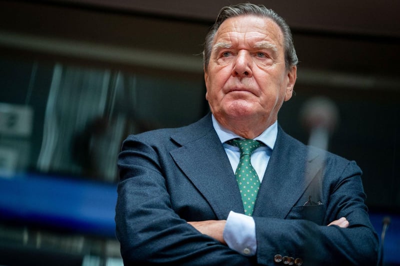 Ukraine-Krieg: Putin sieht Ukraine-Krieg dem Ende zugehen und will Vermittler Gerhard Schröder