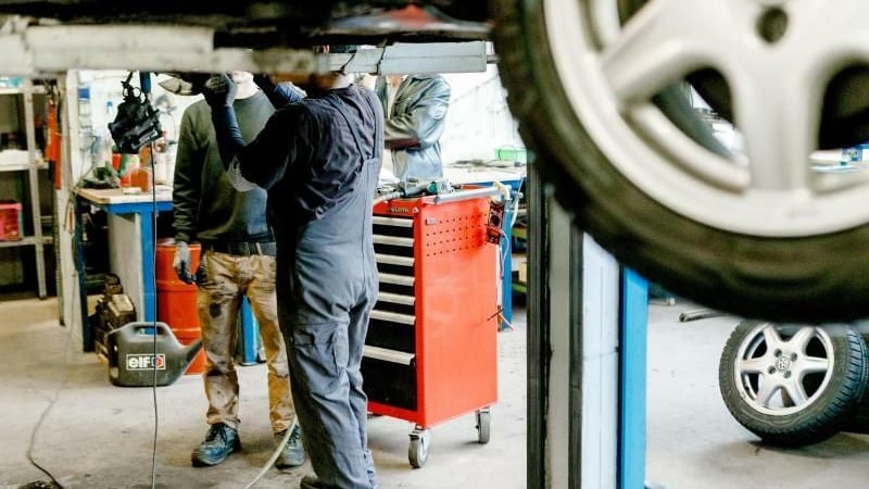 Mobilität: Wie Versicherer und Autohersteller die Kosten eindämmen könnten