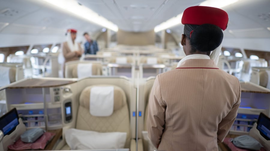 Reine Höflichkeit?: Darum begrüßen Flugbegleiter alle Passagiere
