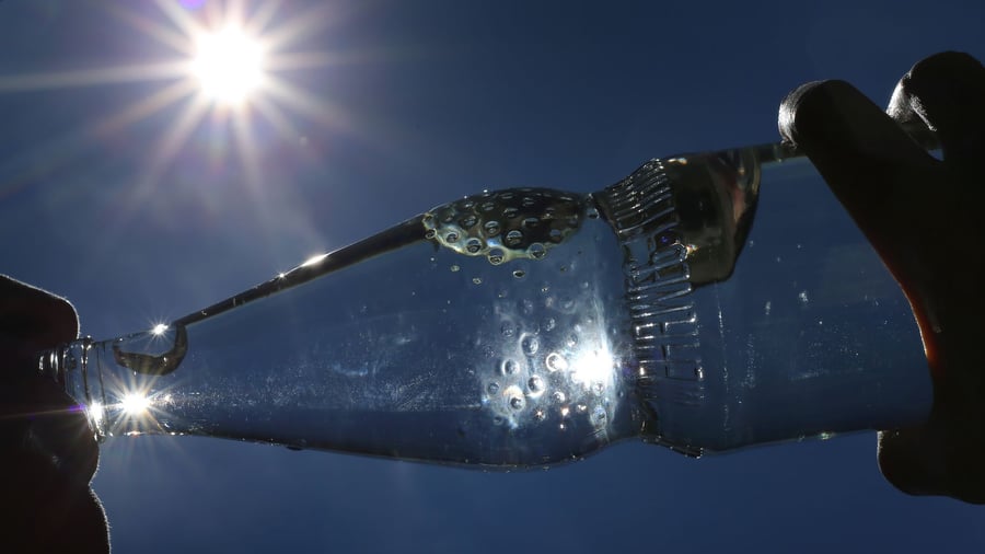 Flüssigkeitsmangel: 7 Tipps: So kommen Sie gut hydriert durch die Hitze