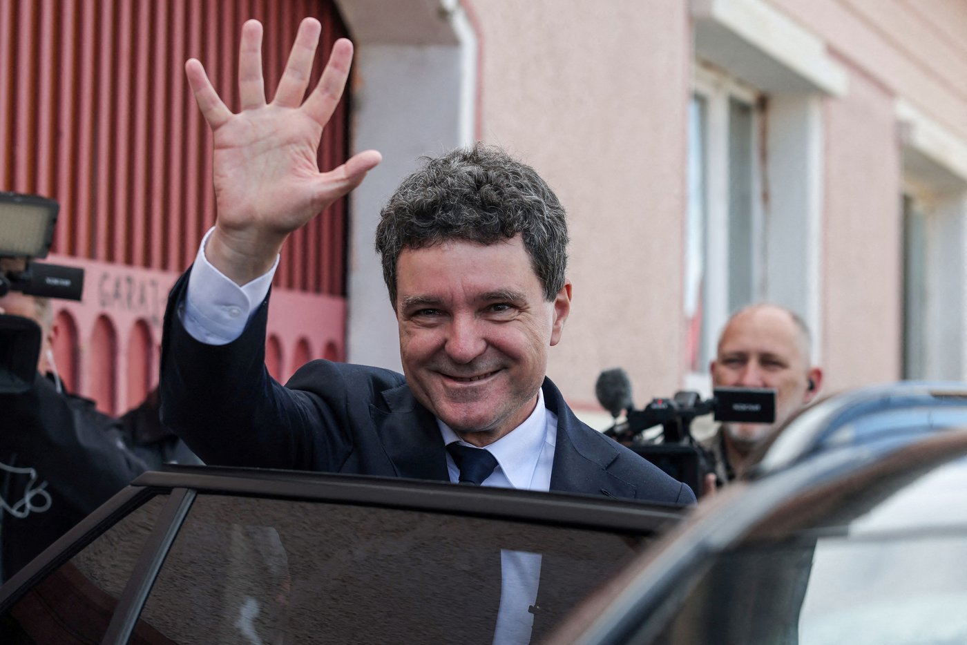 Romania: Pro-European Nicusor Dan wins presidential election in Romania