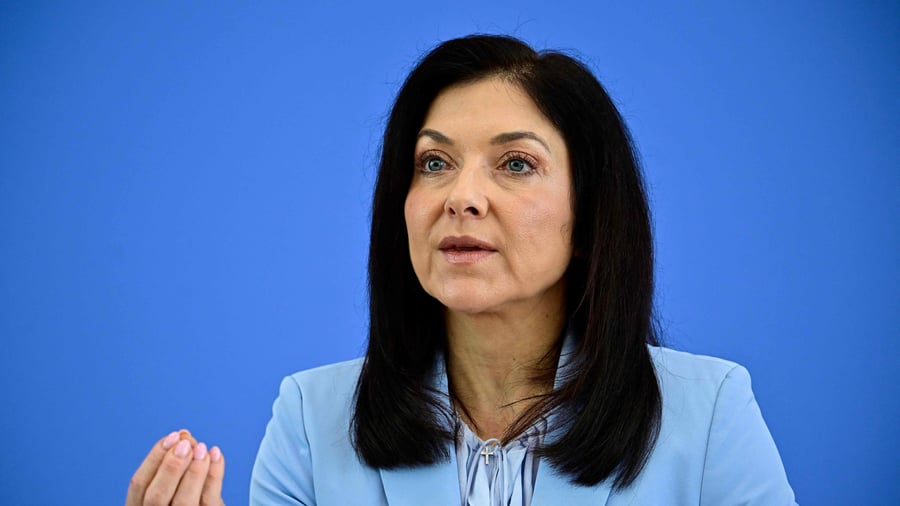 Konjunktur: „Zeitfenster, um dicke Bretter zu bohren“: Reiche halbiert Prognose – und will Reformen in fünf Bereichen