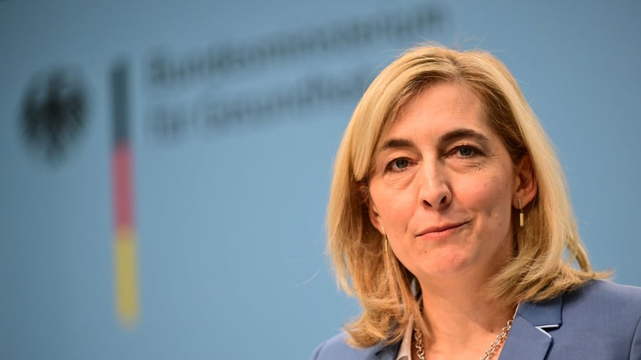 Gesundheit: Kostenlose Mitversicherung soll wegfallen – Warken stellt Sparpläne für Krankenkassen vor