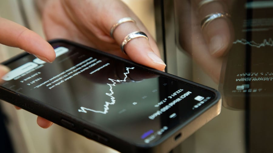 Besser skeptisch bleiben: Aktien-Tipps von Influencern: Bloß nicht blind vertrauen