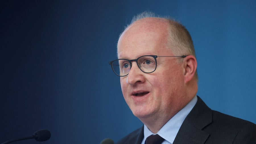 Geldpolitik: EZB-Chefvolkswirt rechnet mit anhaltend hoher Inflation
