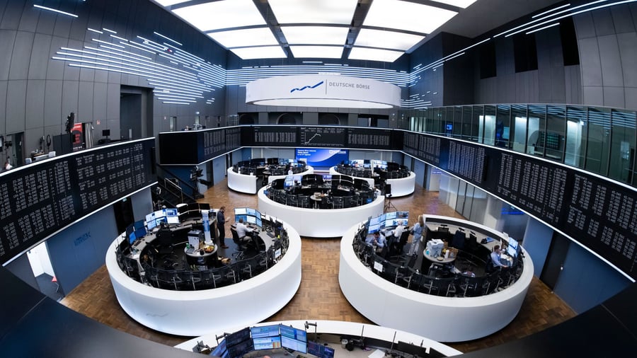 Aktienhandel: Deutsche Börse verzeichnet starkes Quartal und hebt Prognose für 2026 an