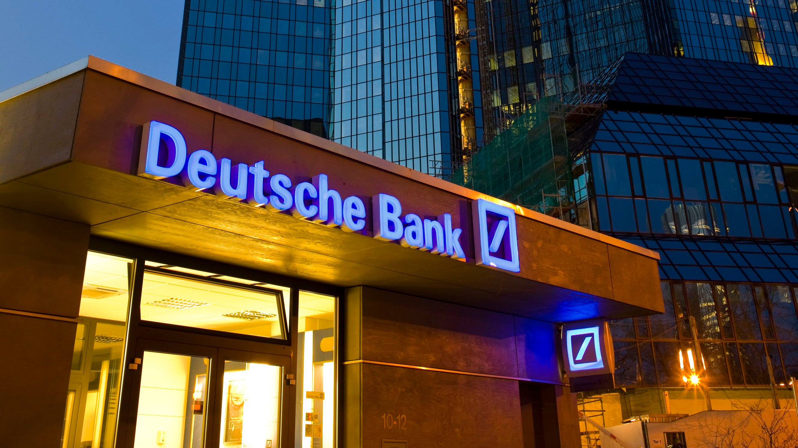 Banken: Top-Manager der Deutschen Bank kündigt Abschied via LinkedIn an