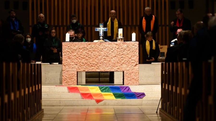 Katholische Kirche: Papst bremst queere Segensfeiern aus - und jetzt?