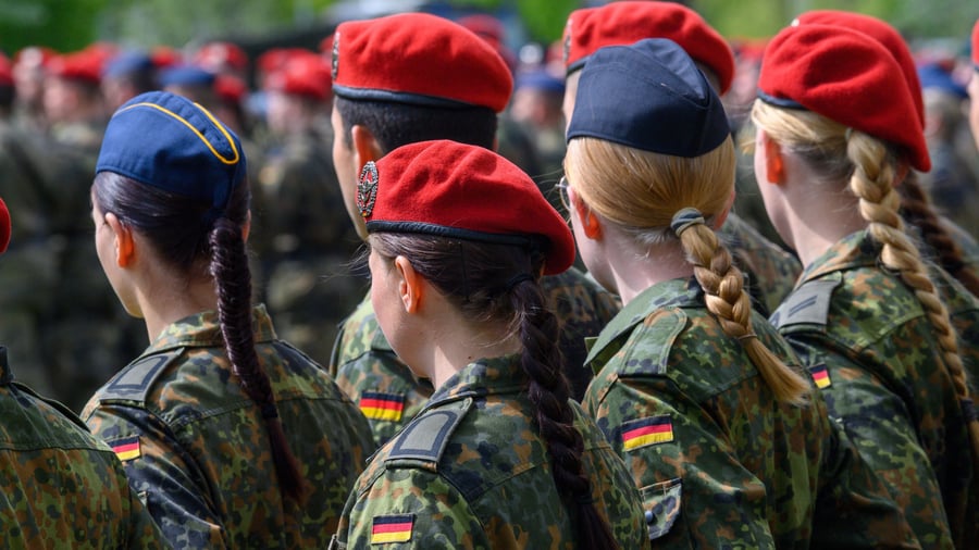 Gedenktag: Tausende Schüler protestieren bundesweit gegen Wehrpflicht