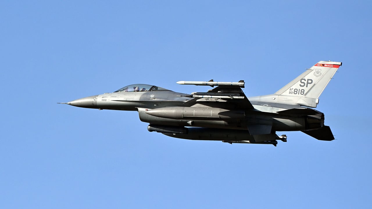 Flugzeugunglück: US-Kampfjet F-16 in der Eifel abgestürzt – Pilot rettet sich