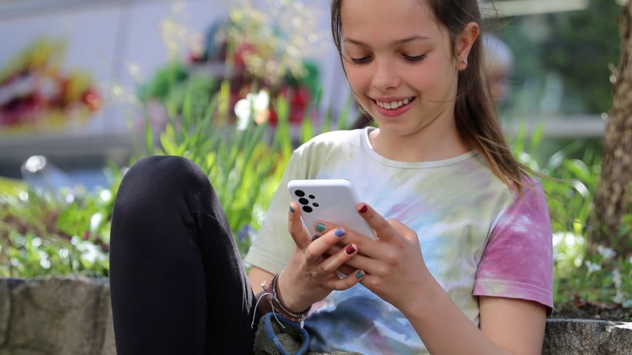 So sicher wie möglich: Begrenzen und begleiten: Smartphones kindersicher machen