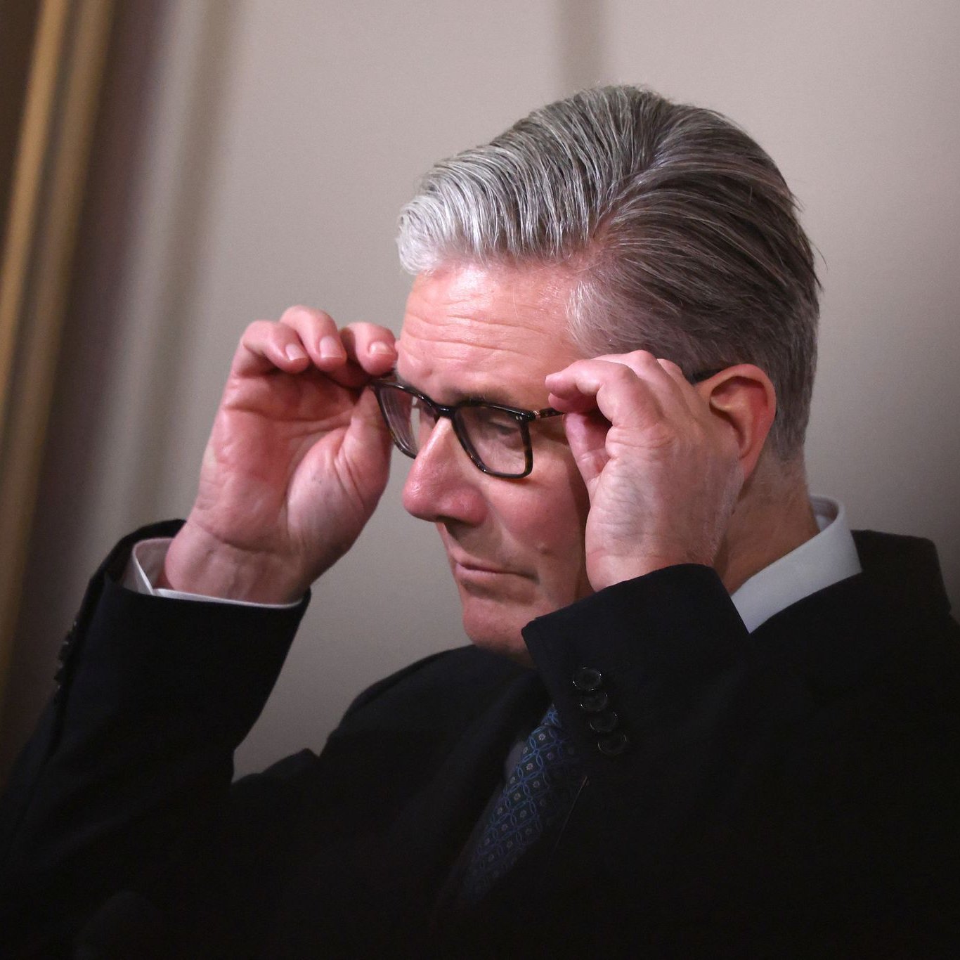 Rücktrittsforderungen: Der „standhafte“ Premierminister: Starmer hält an  sich fest