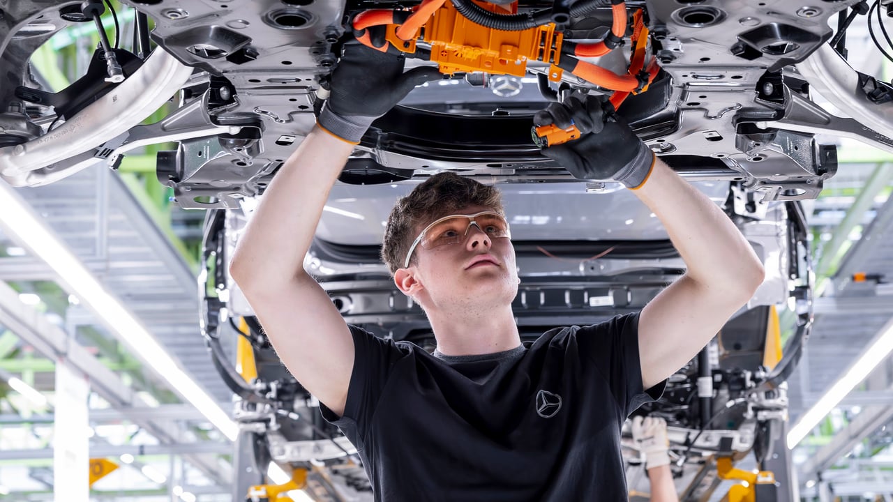 Autoindustrie: Ohne Lohnausgleich: Mercedes fordert von Mitarbeitern 38-Stunden-Woche