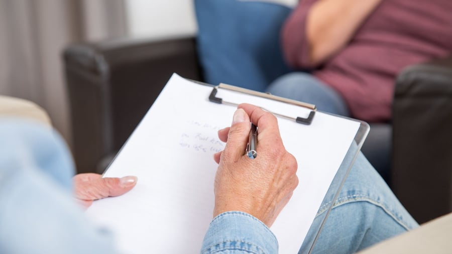 Selbstwert stärken: Permanente Selbstverurteilung: Was jetzt helfen kann