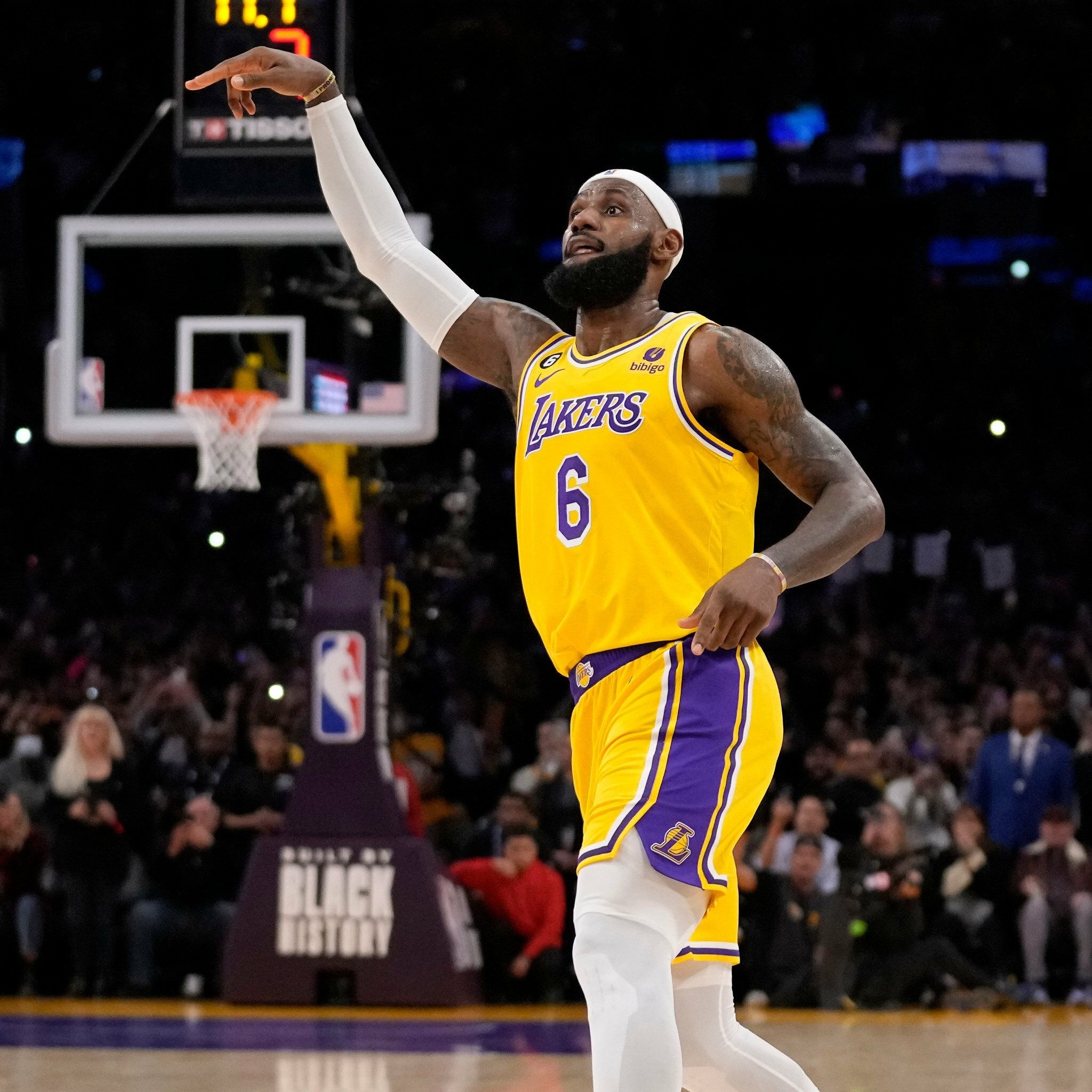 All black lebron james deals