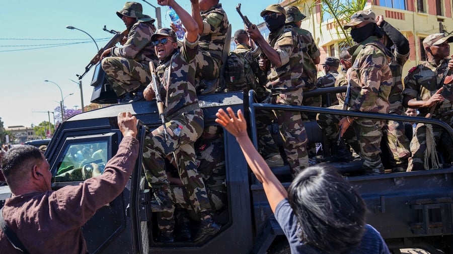 Proteste auf Madagaskar : Militär übernimmt Macht in Madagaskar