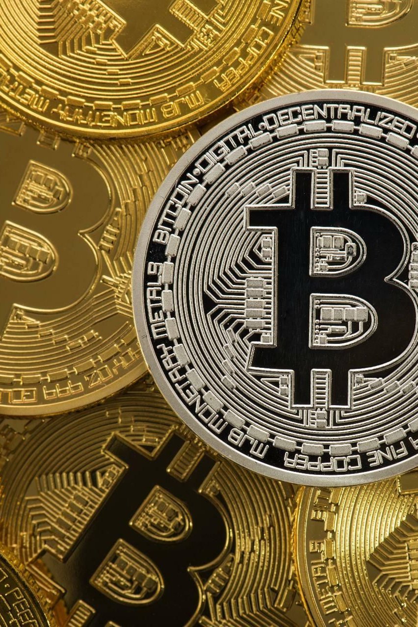 Kryptowährung: Bitcoin fällt in Richtung 55.000 Dollar