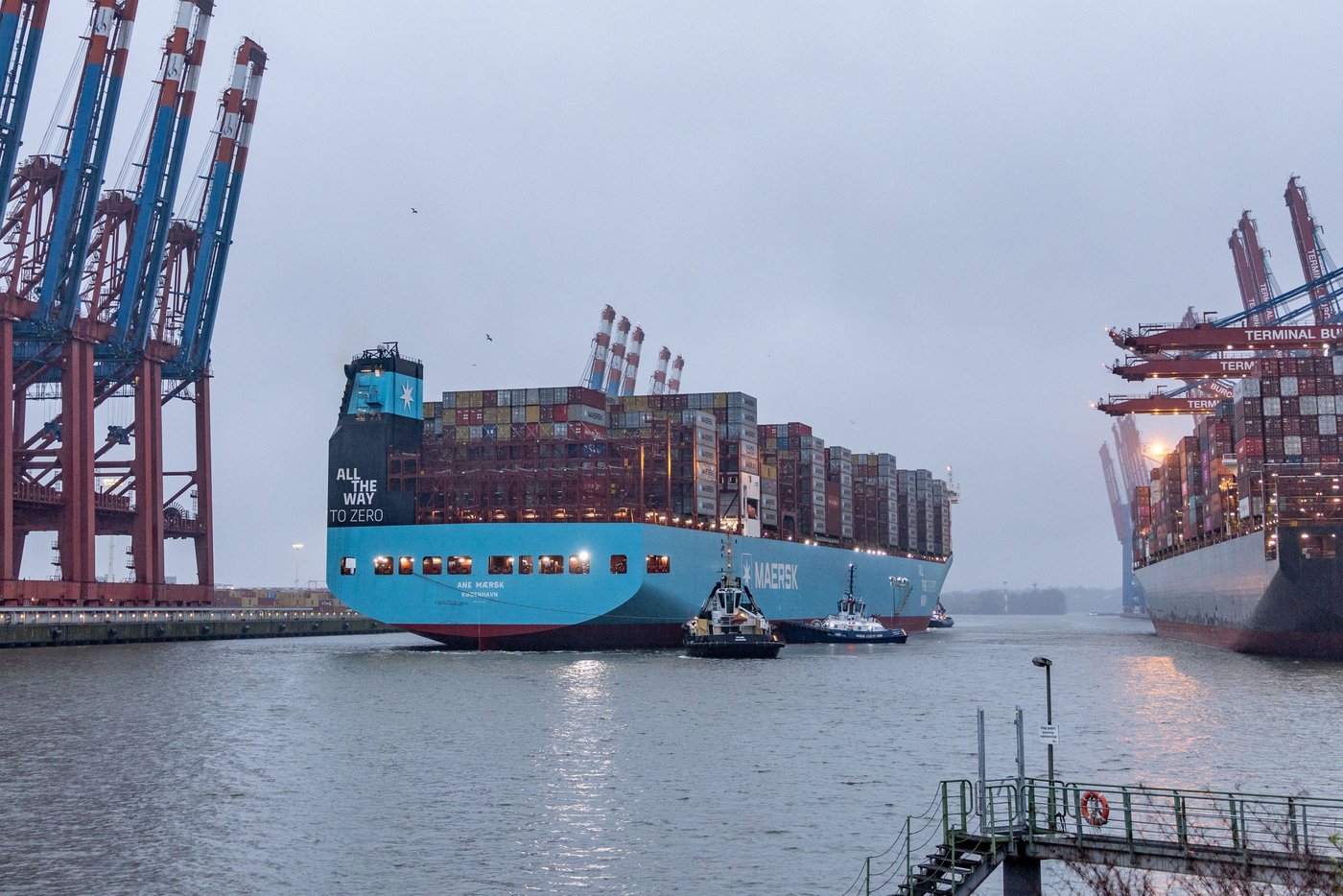Schifffahrt: Methanol-Containerschiff von Maersk legt erstmals in ...